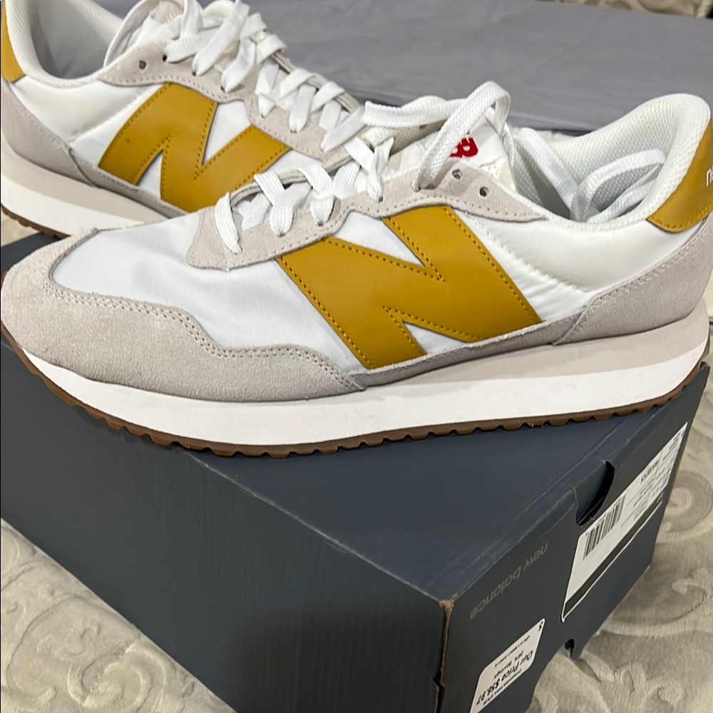 New Balance Men's White and Gold Sneakers